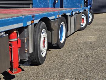 R520 V8 8x2/6 / HMF 70 tm + JUMBO AANHANGER
